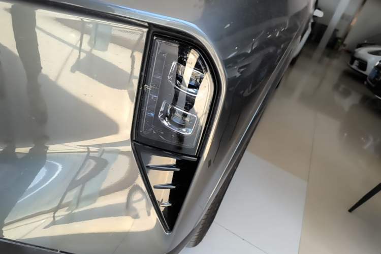 Used Dongfeng Aeolus L8 2025 Model 185KM Dream Edition Left Front Headlight