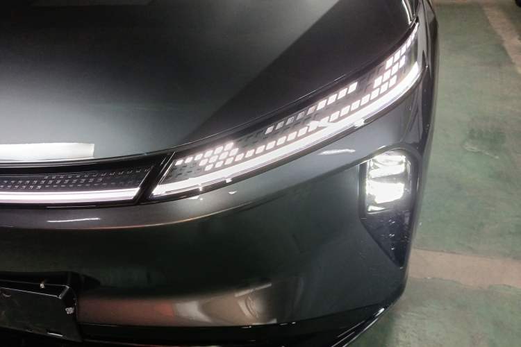 Used Dongfeng Aeolus L8 2025 Model 185KM Dream Edition Left Front Headlight