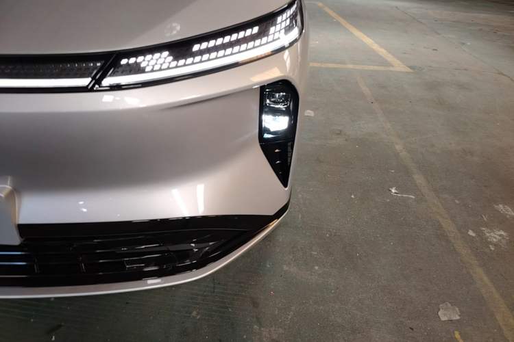Used Dongfeng Aeolus L8 2025 Model 185KM Dream Edition Left Front Headlight