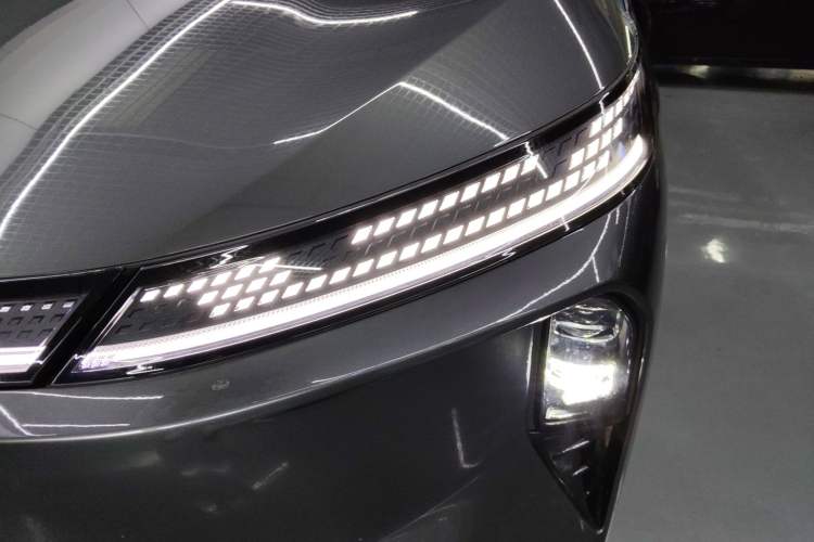 Used Dongfeng Aeolus L8 2025 Model 185KM Dream Edition Left Front Headlight