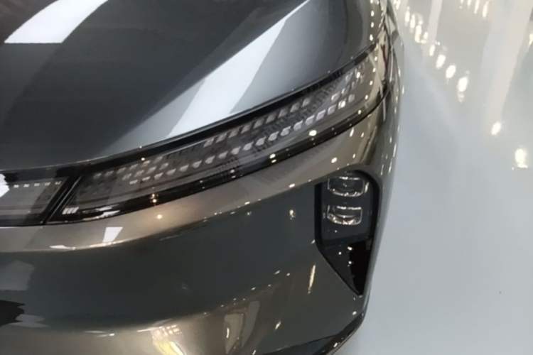 Used Dongfeng Aeolus L8 2025 Model 185KM Dream Edition Left Front Headlight
