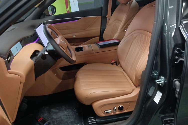 Used Dongfeng Aeolus L8 2025 Model 185KM Dream Edition Left Front Seat