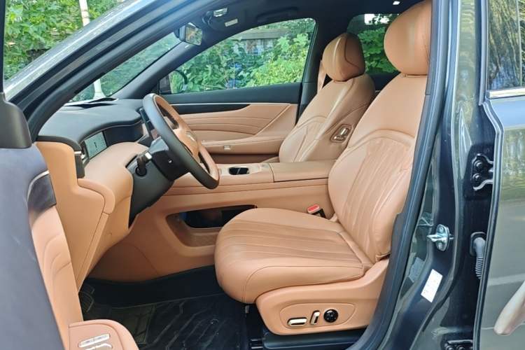 Used Dongfeng Aeolus L8 2025 Model 185KM Dream Edition Left Front Seat