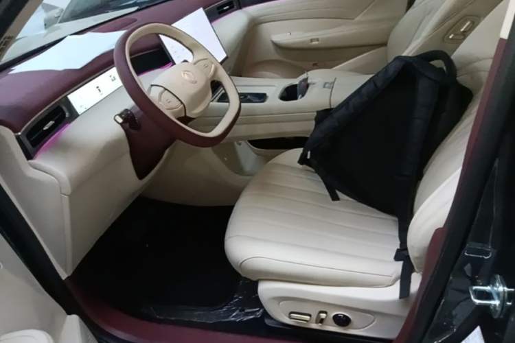 Used Dongfeng Aeolus L8 2025 Model 185KM Dream Edition Left Front Seat