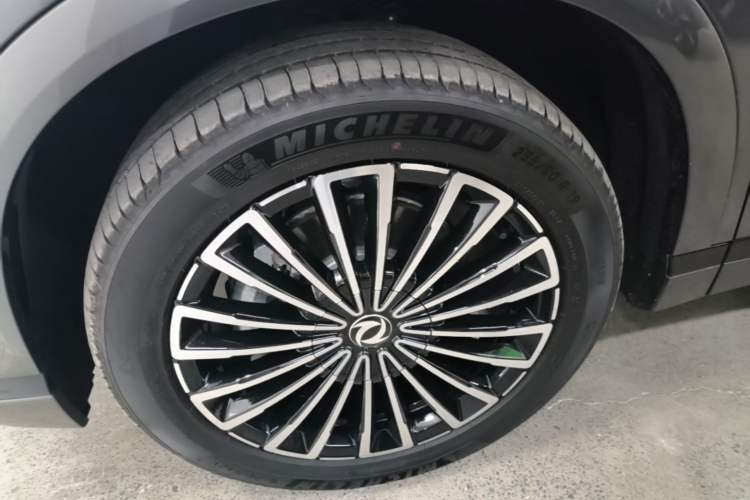 Used Dongfeng Aeolus L8 2025 Model 185KM Dream Edition Left Front Wheel Hub