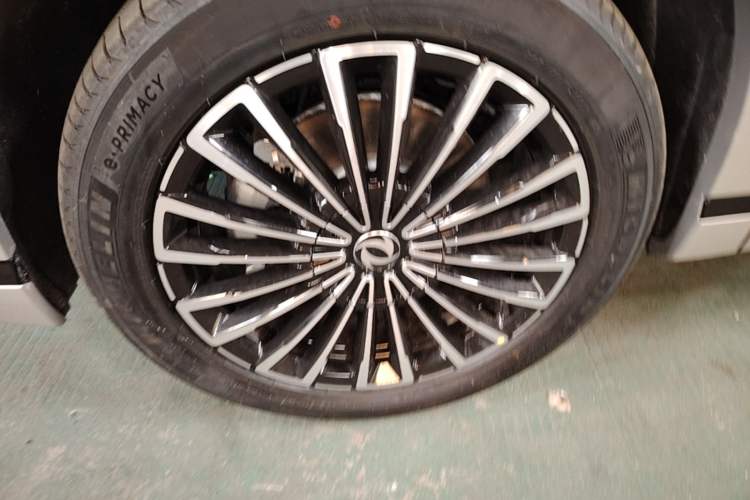 Used Dongfeng Aeolus L8 2025 Model 185KM Dream Edition Left Front Wheel Hub