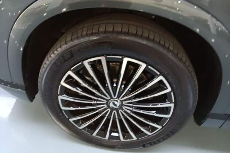 Used Dongfeng Aeolus L8 2025 Model 185KM Dream Edition Left Front Wheel Hub