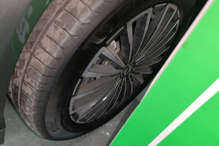 Used Dongfeng Aeolus L8 2025 Model 185KM Dream Edition Left Front Wheel Hub
