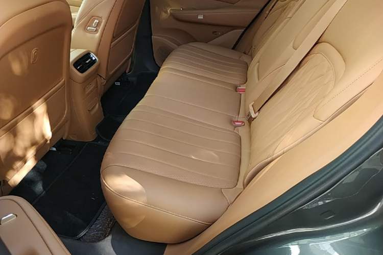 Used Dongfeng Aeolus L8 2025 Model 185KM Dream Edition Left Rear Seat