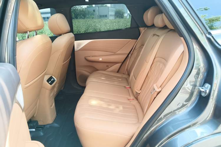 Used Dongfeng Aeolus L8 2025 Model 185KM Ideal Edition Left Rear Seat