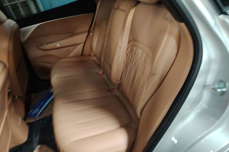 Used Dongfeng Aeolus L8 2025 Model 185KM Dream Edition Left Rear Seat