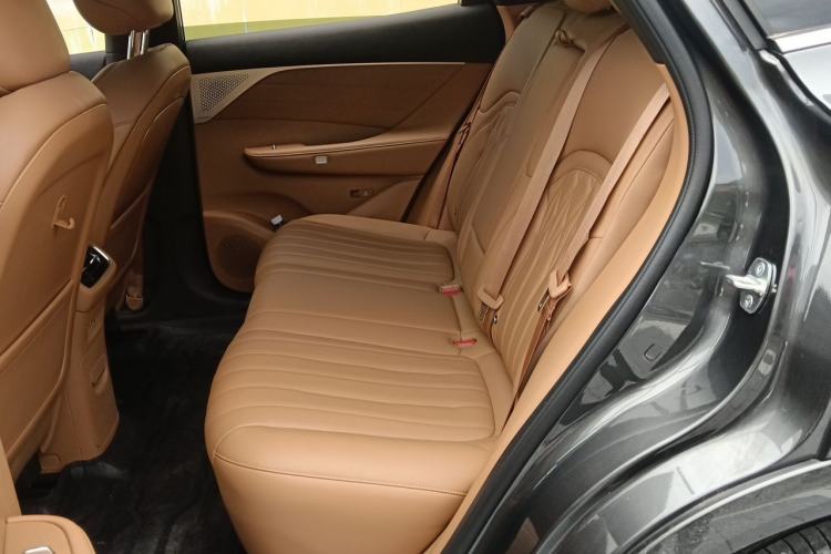 Used Dongfeng Aeolus L8 2025 Model 185KM Dream Edition Left Rear Seat