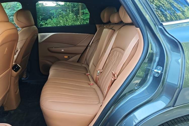 Used Dongfeng Aeolus L8 2025 Model 185KM Dream Edition Left Rear Seat