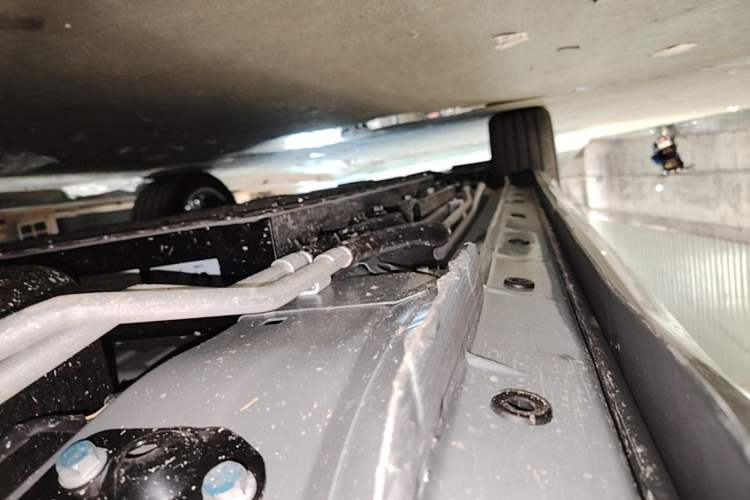 Used Dongfeng Aeolus L8 2025 Model 185KM Dream Edition Left Side Sill