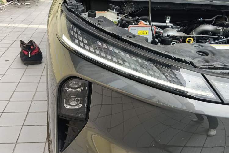 Used Dongfeng Aeolus L8 2025 Model 185KM Dream Edition Right Front Headlight