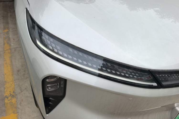 Used Dongfeng Aeolus L8 2025 Model 185KM Dream Edition Right Front Headlight