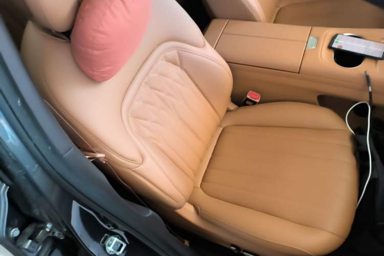 Used Dongfeng Aeolus L8 2025 Model 185KM Dream Edition Right Front Seat