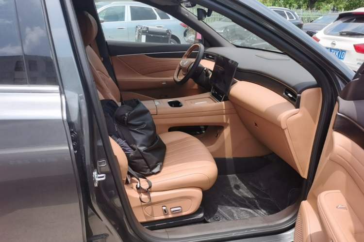 Used Dongfeng Aeolus L8 2025 Model 185KM Dream Edition Right Front Seat