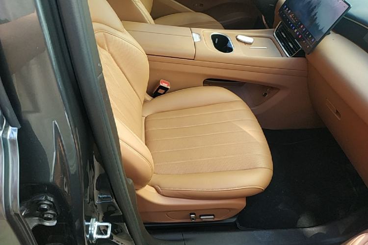 Used Dongfeng Aeolus L8 2025 Model 185KM Dream Edition Right Front Seat