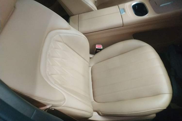 Used Dongfeng Aeolus L8 2025 Model 185KM Dream Edition Right Front Seat