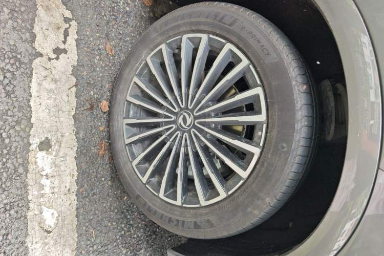 Used Dongfeng Aeolus L8 2025 Model 185KM Dream Edition Right Front Wheel Hub