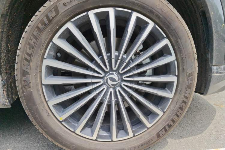 Used Dongfeng Aeolus L8 2025 Model 185KM Dream Edition Right Front Wheel Hub