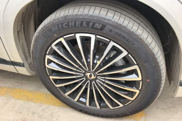 Used Dongfeng Aeolus L8 2025 Model 185KM Dream Edition Right Front Wheel Hub