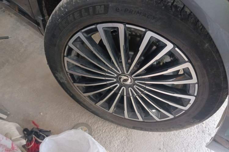 Used Dongfeng Aeolus L8 2025 Model 185KM Dream Edition Right Front Wheel Hub