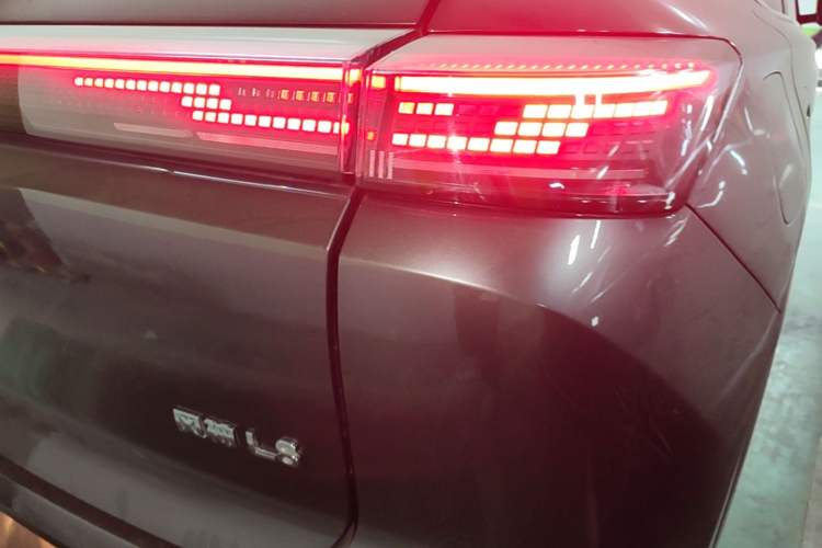 Used Dongfeng Aeolus L8 2025 Model 185KM Dream Edition Right Rear Taillight