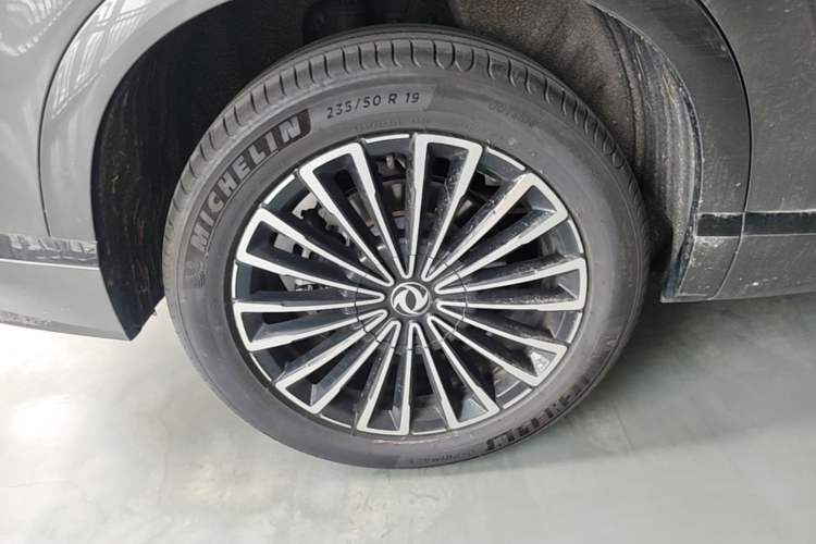 Used Dongfeng Aeolus L8 2025 Model 185KM Dream Edition Right Rear Wheel Hub