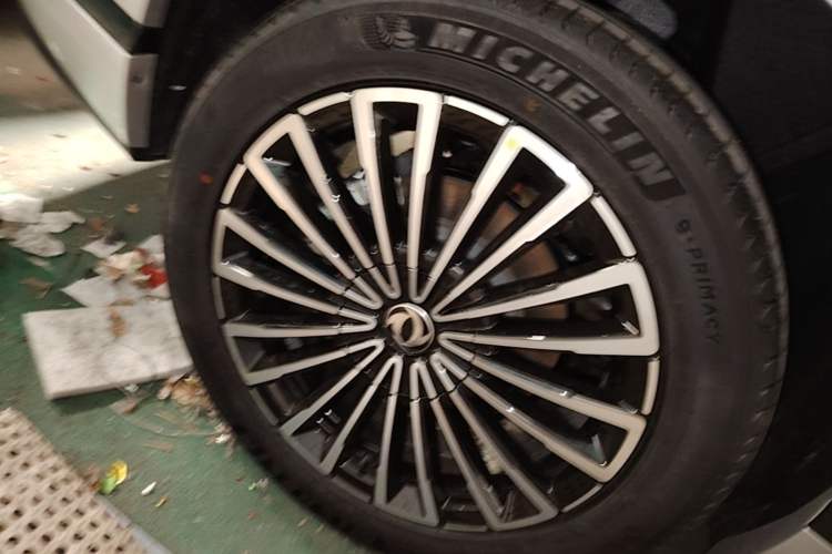 Used Dongfeng Aeolus L8 2025 Model 185KM Dream Edition Right Rear Wheel Hub