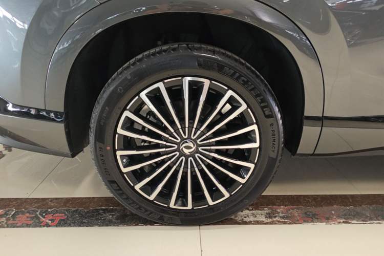 Used Dongfeng Aeolus L8 2025 Model 112KM Dream Edition Right Rear Wheel Hub