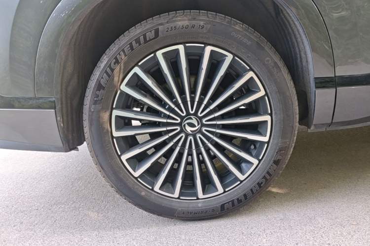 Used Dongfeng Aeolus L8 2025 Model 185KM Dream Edition Right Rear Wheel Hub