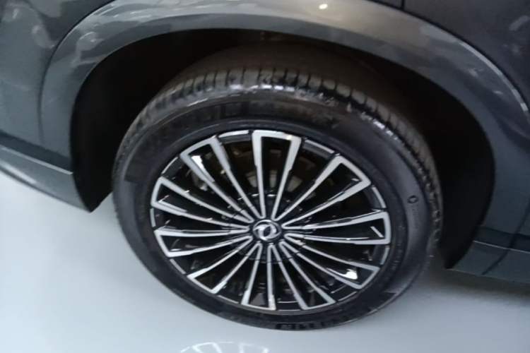 Used Dongfeng Aeolus L8 2025 Model 185KM Dream Edition Right Rear Wheel Hub