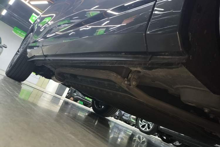 Used Dongfeng Aeolus L8 2025 Model 185KM Dream Edition Right Side Sill