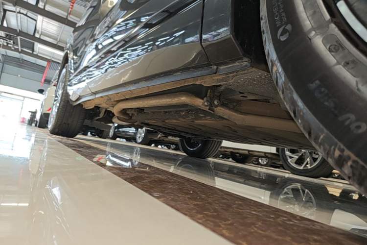 Used Dongfeng Aeolus L8 2025 Model 112KM Dream Edition Right Side Sill