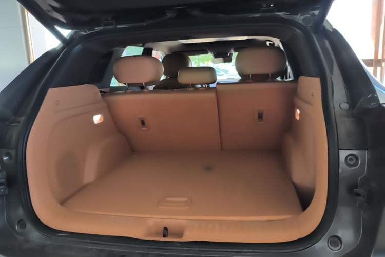 Used Dongfeng Aeolus L8 2025 Model 185KM Dream Edition Trunk