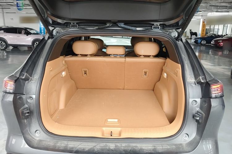 Used Dongfeng Aeolus L8 2025 Model 185KM Dream Edition Trunk