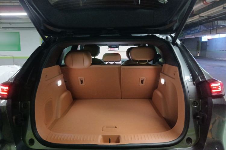 Used Dongfeng Aeolus L8 2025 Model 185KM Dream Edition Trunk