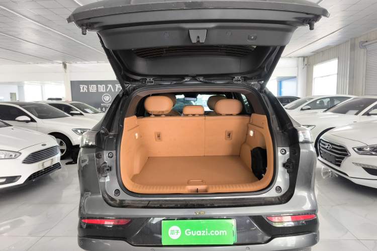 Used Dongfeng Aeolus L8 2025 Model 185KM Dream Edition Trunk