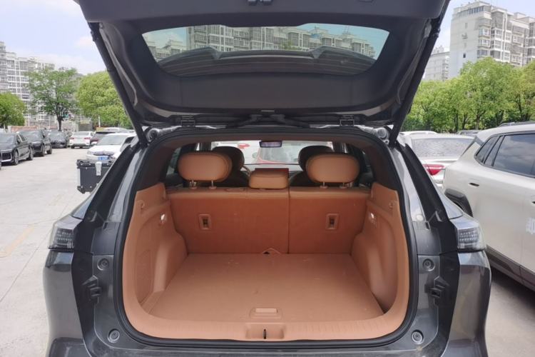 Used Dongfeng Aeolus L8 2025 Model 185KM Dream Edition Trunk