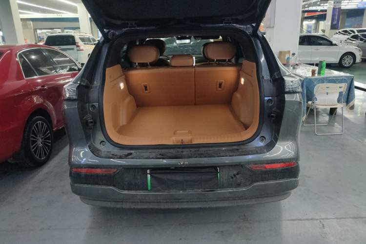 Used Dongfeng Aeolus L8 2025 Model 185KM Dream Edition Trunk