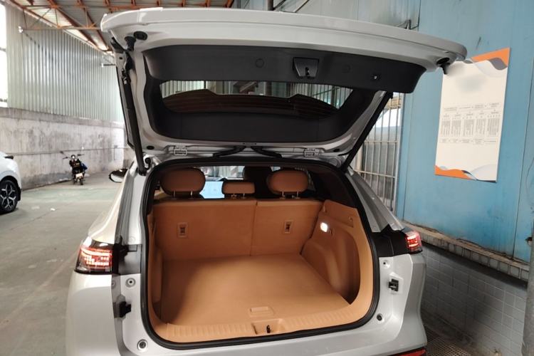 Used Dongfeng Aeolus L8 2025 Model 185KM Dream Edition Trunk