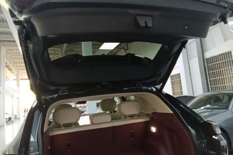 Used Dongfeng Aeolus L8 2025 Model 185KM Dream Edition Trunk