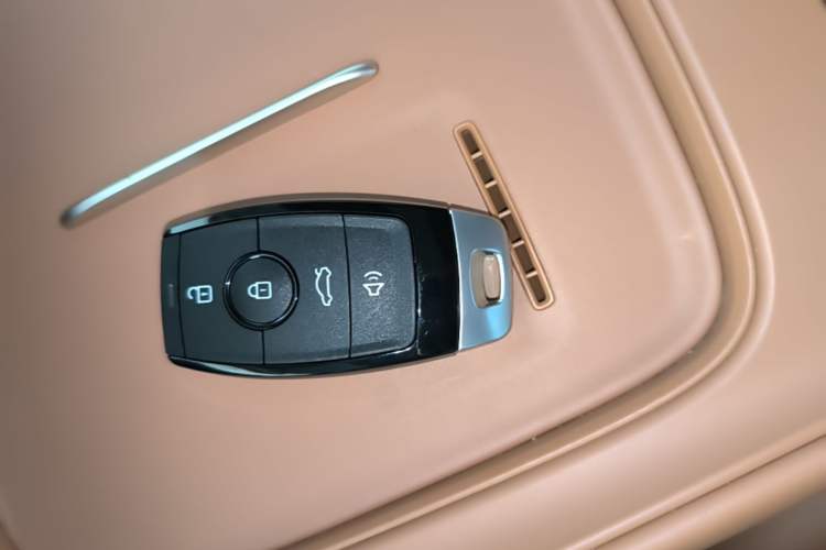 Used Dongfeng Aeolus L8 2025 Model 185KM Dream Edition Vehicle Key