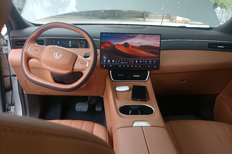 Used Dongfeng Aeolus L8 2025 Model 185KM Dream Edition Center Console