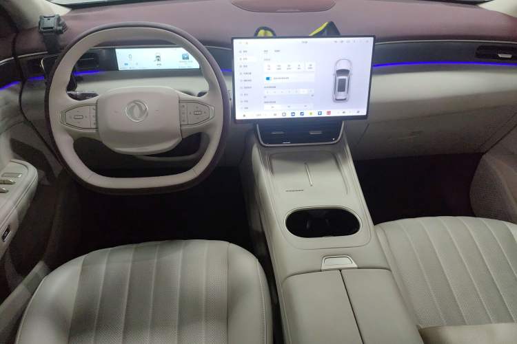 Used Dongfeng Aeolus L8 2025 Model 185KM Dream Edition Center Console