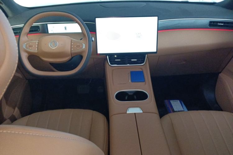 Used Dongfeng Aeolus L8 2025 Model 185KM Dream Edition Center Console