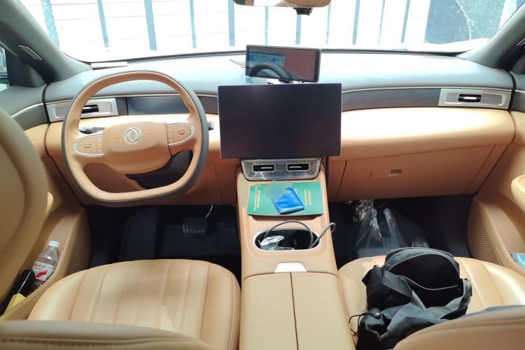 Used Dongfeng Aeolus L8 2025 Model 185KM Dream Edition Center Console
