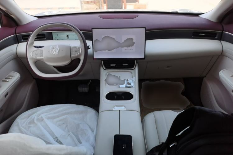 Used Dongfeng Aeolus L8 2025 Model 112KM Dream Edition Center Console